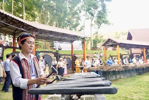 Celebrating Tradition: Thousands Gather for the Vibrant Soc Bom Bo Festival - image 2