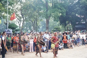 Celebrating Tradition: Thousands Gather for the Vibrant Soc Bom Bo Festival - image 9
