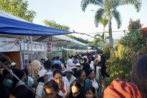 Celebrating Tradition: Thousands Gather for the Vibrant Soc Bom Bo Festival - image 4