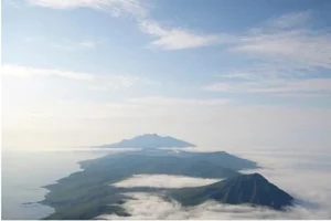 Dramatic Volcanic Eruption: How the 1831 Zavaritskii Event Changed Global Temperatures and Influenced Earth's Climate History - image 0