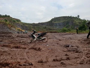 Crackdown on Illegal Soil Extraction and Transport in Luong Son, Hoa Binh - image 3