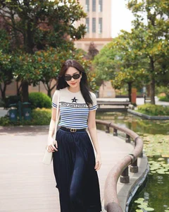 Luxury Autumn Fashion: Elegant and Unique Outfit Ideas for the Transitioning Season - image 0