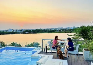 Inside the $12 Million Mansion of the Artist Who Gifted Xuan Son 80 Million VND - image 4