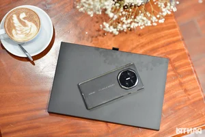 Hands-On with the World’s First Tri-Fold Smartphone: The Future of Mobile Tech - image 8