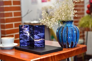 Hands-On with the World’s First Tri-Fold Smartphone: The Future of Mobile Tech - image 11