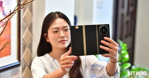 Hands-On with the World’s First Tri-Fold Smartphone: The Future of Mobile Tech - image 1