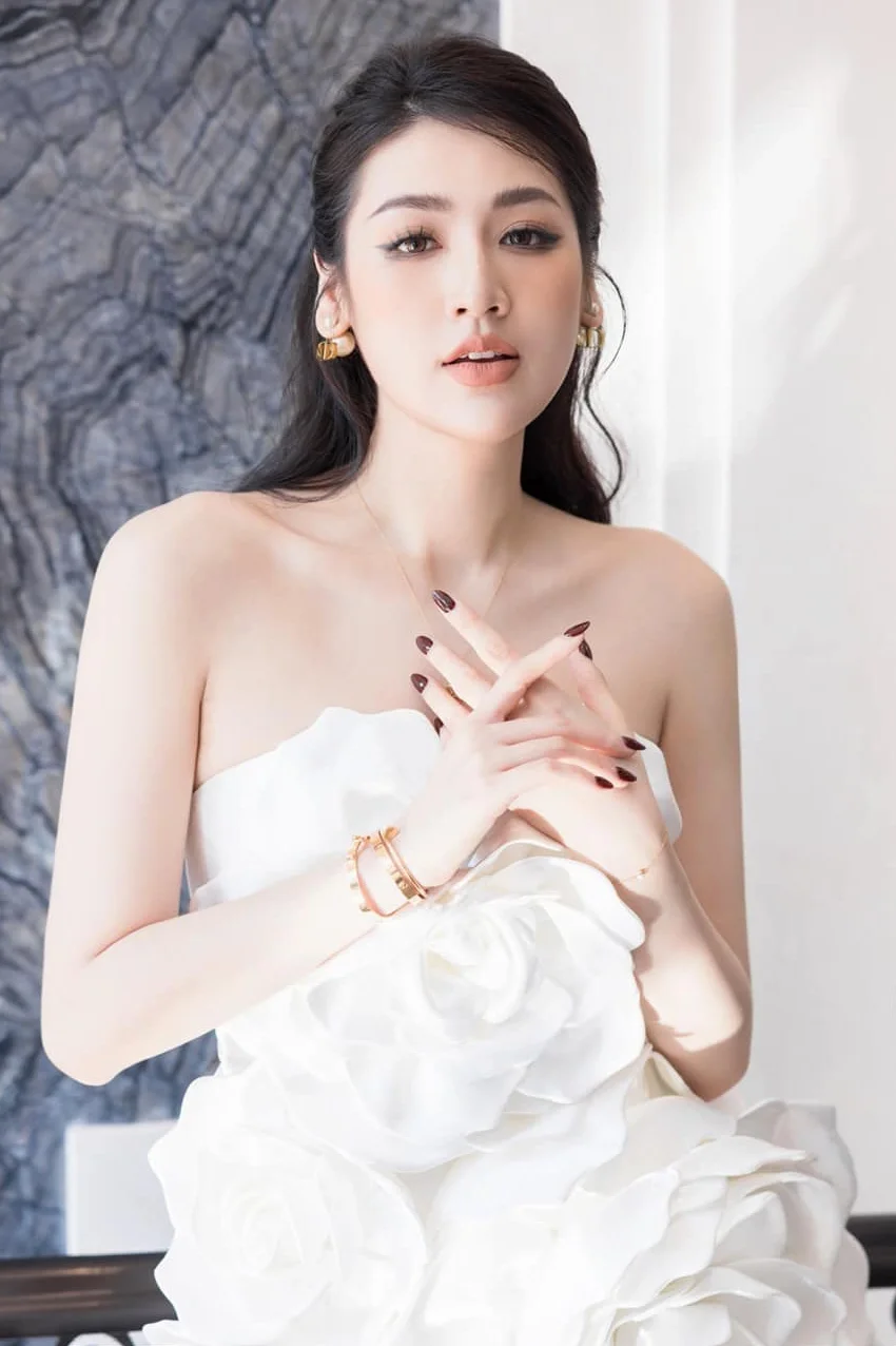 Runner Up Duong Tu Anh Shines in Elegant 2026 Fashion Collection