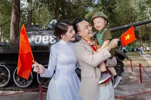 Supermodel Ha Anh's Son Joins Viral 'Patriotic Baby' Trend with Adorable Photos - image 0