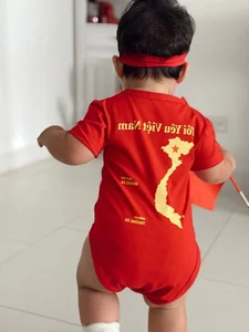 Supermodel Ha Anh's Son Joins Viral 'Patriotic Baby' Trend with Adorable Photos - image 7