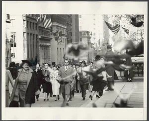 A Nostalgic Journey: Stunning Photos of New York City in the 1950s - image 4