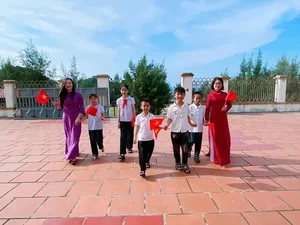 Touching School Opening Ceremony for Eight Students on Tran Island - image 4