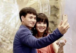 Miss Ý Nhi Returns to Vietnam While Midu Reveals Stunning Wedding Photos - image 1