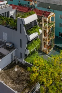 Modern 5-Story Narrow Townhouse Filled with Natural Light - image 2