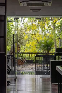 Modern 5-Story Narrow Townhouse Filled with Natural Light - image 6