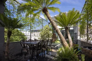 Modern 5-Story Narrow Townhouse Filled with Natural Light - image 4