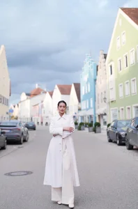 Miss Grand Vietnam Doan Thien An Showcases Elegant European Winter Style - image 3