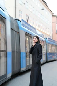 Miss Grand Vietnam Doan Thien An Showcases Elegant European Winter Style - image 2