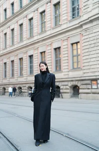 Miss Grand Vietnam Doan Thien An Showcases Elegant European Winter Style - image 4