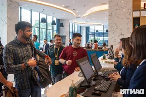 Behind the Scenes: Vietnam Hosts 4,500 Indian Tourists in Historic Event - image 1