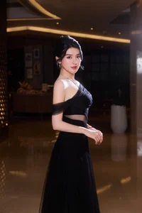 Ageless Beauty: Truong Ngoc Anh Stuns in Bikini Photoshoot Showcasing Toned Physique - image 1
