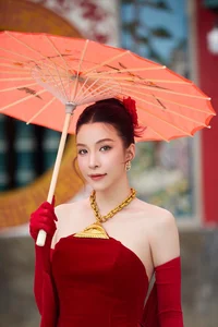 Celebrated Actors Share Heartwarming Tet Traditions and New Year Resolutions - image 2