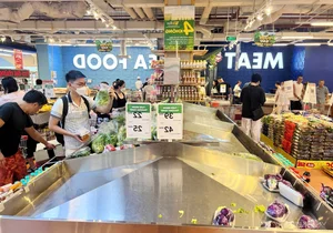 Residents Rush to Stock Up on Essentials Before Super Typhoon - image 0