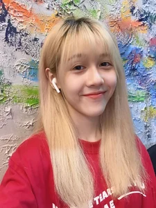 Hau Hoang Stuns Fans with Viral Tom's Girlfriend Trend Inspired Look - image 3