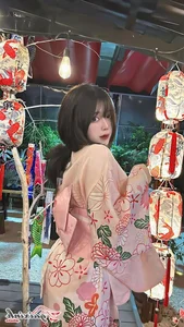 Exploring the Bold Fashion and Glamorous Style of Influencer Pi Tien - image 26