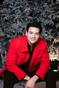 Vietnamese Stars Celebrate Christmas 2024: A Festive Season Review - image 8