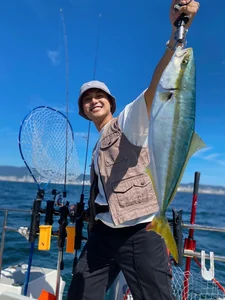Manh Truong Celebrates Son Birthday and Hong Diem Debuts Youthful Bangs - image 18