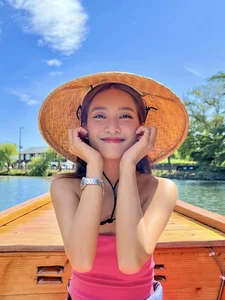 Manh Truong Celebrates Son Birthday and Hong Diem Debuts Youthful Bangs - image 14
