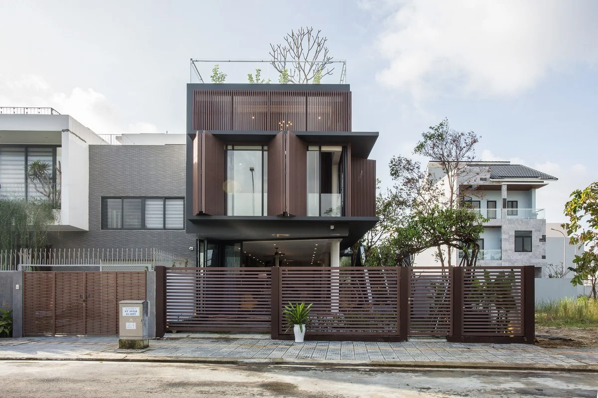 The Innovative Da Nang House Featuring Beautiful Terraced Roof Gardens