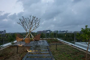 The Innovative Da Nang House Featuring Beautiful Terraced Roof Gardens - image 7