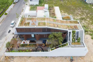 The Innovative Da Nang House Featuring Beautiful Terraced Roof Gardens - image 3