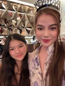 Devon Tran: The Rising Star and 1.7m Tall Daughter of Actress Trương Ngọc Ánh Captivates Fans - image 9