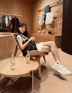 Devon Tran: The Rising Star and 1.7m Tall Daughter of Actress Trương Ngọc Ánh Captivates Fans - image 2
