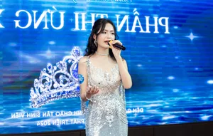 Stunning 1.70m Beauty Queen Inspires with Singing and Musical Talents - image 0