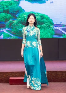 Stunning 1.70m Beauty Queen Inspires with Singing and Musical Talents - image 3