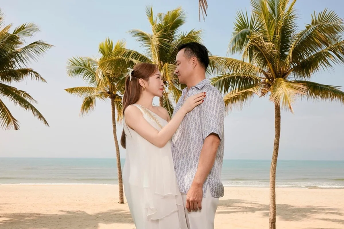 Inside the Luxurious and Happy Life of Chi Bao and Ly Thuy Chang