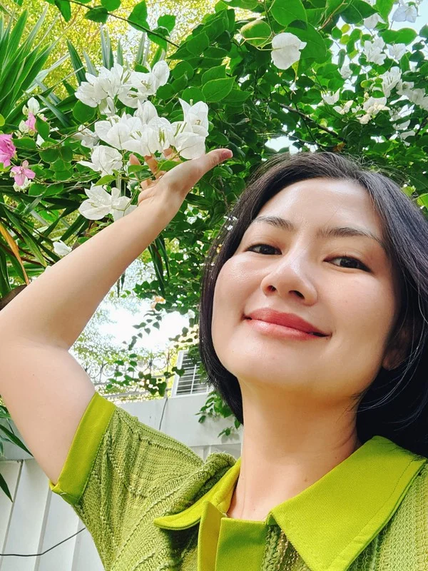 Inside Actress Ngoc Lan’s Charming and Flower-Filled Dream Home
