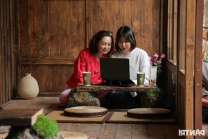 Hanoi Coffee Shop Draws Thousands with Stunning Hydrangea Garden and Artificial Mist - image 13