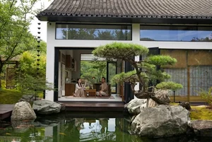 Fairytale Retirement: A Stunning 1,000m2 Villa for the Golden Years - image 2