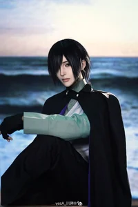 Stunning Versatility: The Cosplayer Masterfully Portraying Characters of Every Gender - image 3