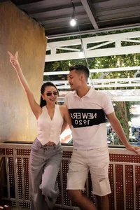 Celebrity Family Joy: Mai Thu Huyen's 'Son' Celebrates Wife's Birthday in Style - image 8