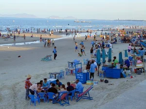 Beach Scams Exposed: How 'Decoy' Sellers Target Unsuspecting Tourists - image 3