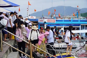 Beach Scams Exposed: How 'Decoy' Sellers Target Unsuspecting Tourists - image 4