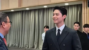 Stunning Real-Life Visuals of Popular Korean Actor Spark Viral Reactions Online - image 1