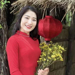 Volleyball Legend Pham Thi Yen Weds at Age 40 - image 7