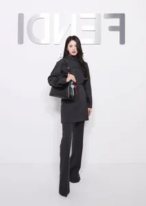Chau Bui and Quynh Anh Shyn Meet Song Hye Kyo in a High-Fashion Italian Encounter - image 4