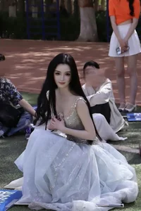 The Silent Muse: Deaf Student Captivates the Internet with AI-Like Beauty - image 2